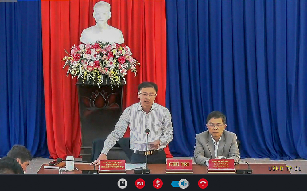 -	Đồng chí Đặng Quang Tú – Chủ tịch UBND thành phố Đà Lạt báo cáo tình hình và xin lỗi về sự cố sụt lở taluy gây hậu quả nghiêm trọng