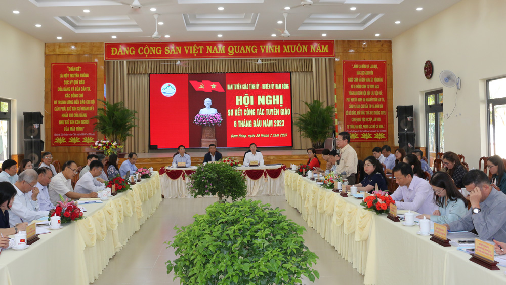 Quang cảnh hội nghị