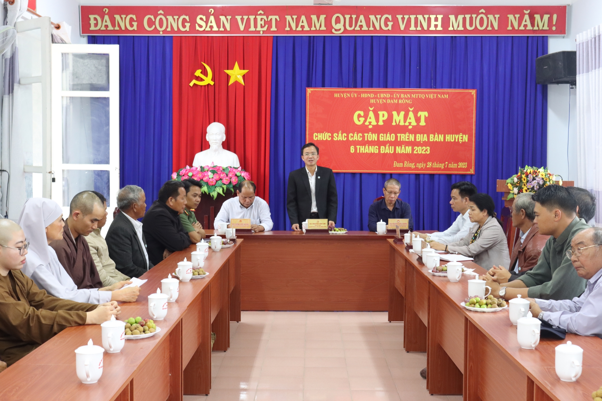 Huyện Đam Rông tổ chức gặp mặt chức sắc tôn giáo