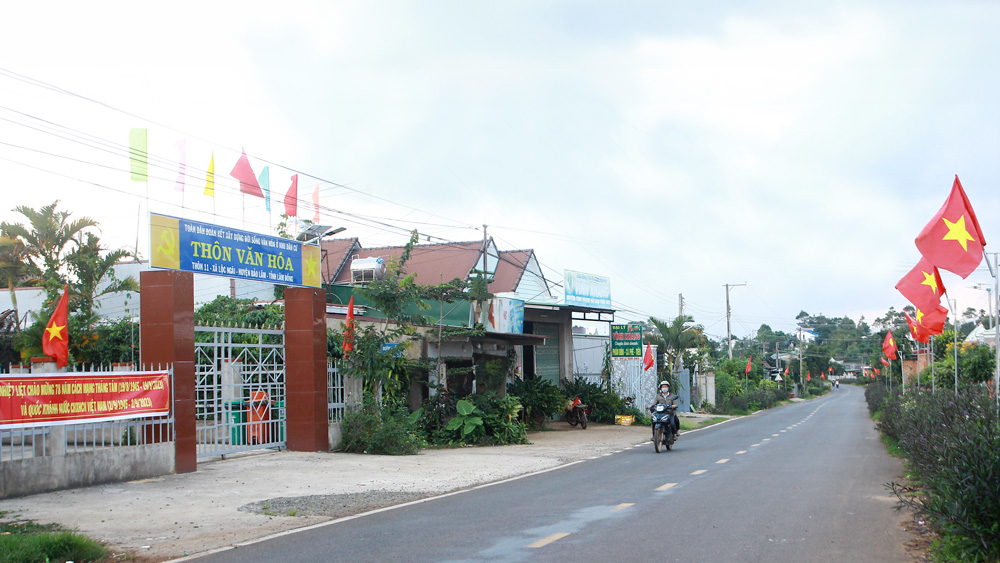 Đường thôn, ngõ xóm ở Bảo Lâm rợp bóng cờ hoa ngày Tết Độc lập
