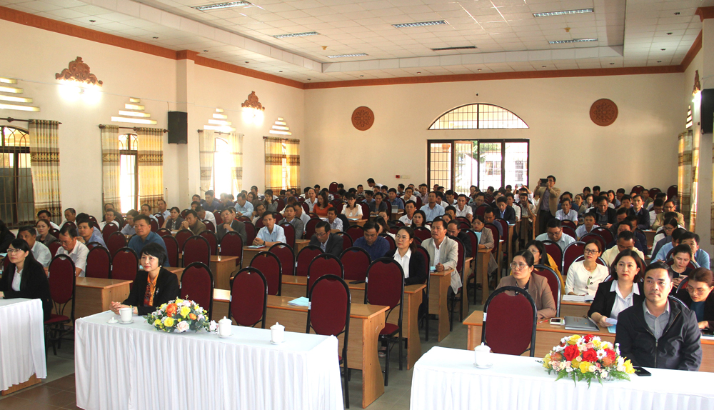 Các đại biểu và học viên tham dự lễ khai giảng lớp bồi dưỡng