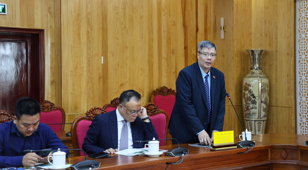 -	Ông Trần Hải Linh -  Chủ tịch VKBIA, Trưởng đoàn công tác, trao đổi những nội dung phía Hàn Quốc quan tâm