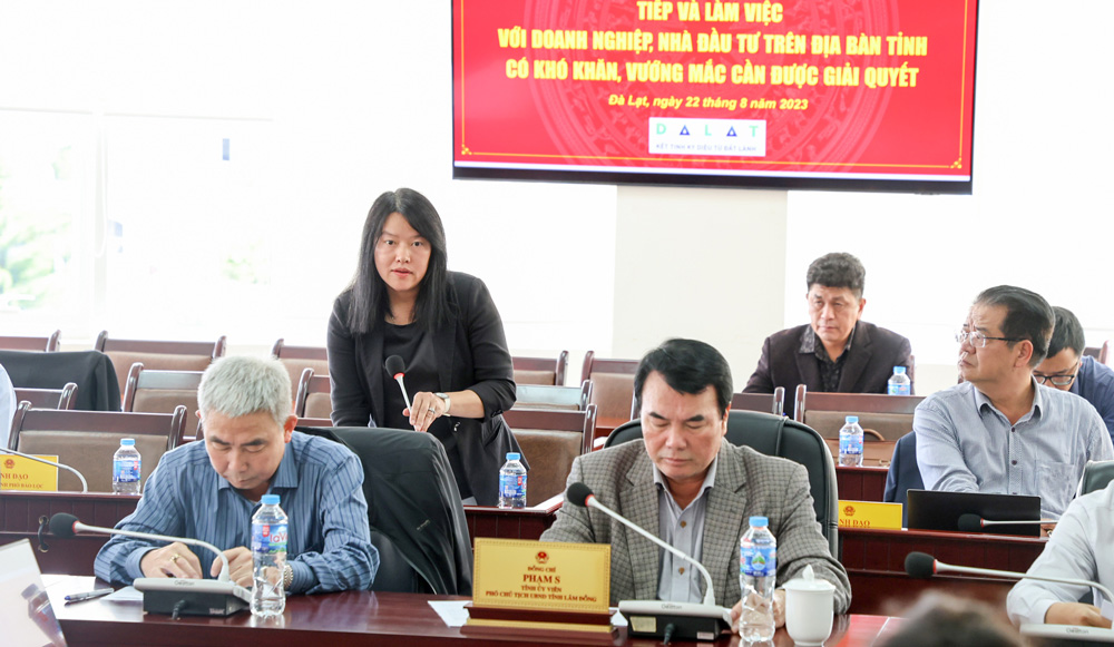 Bà Trần Thị Vũ Loan - Phó Chủ tịch UBND TP Đà Lạt giải đáp kiến nghị của Công ty TNHH Kinh doanh Nông sản Phước Sơn