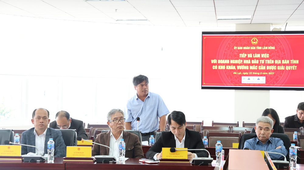 Ông Nguyễn Đình Tịnh - Phó Chủ tịch UBND huyện Đơn Dương giải đáp nội dung kiến nghị của HTX Nông nghiệp Thạnh Nghĩa