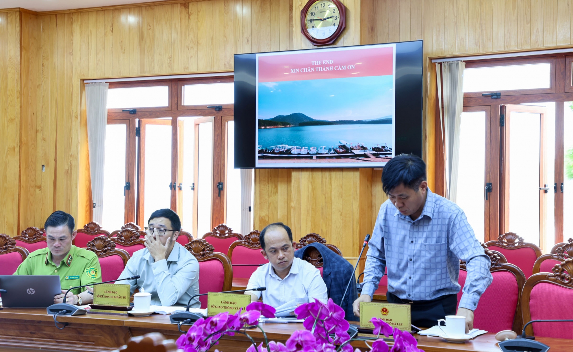 -	Ông Nguyễn Văn Sơn – Phó Chủ tịch UBND TP Đà Lạt trao đổi các hoạt động phối hợp với Ban Quản lý KDLQG hồ Tuyền Lâm