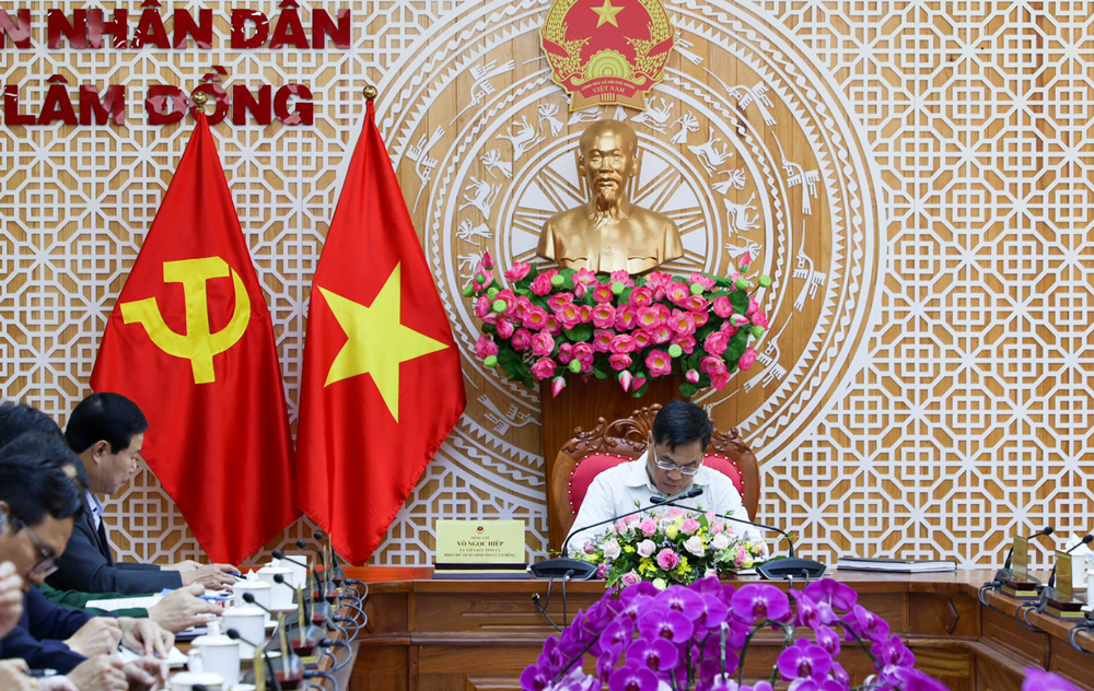 -	Phó Chủ tịch UBND tỉnh Võ Ngọc Hiệp chủ trì tại điểm cầu tỉnh Lâm Đồng