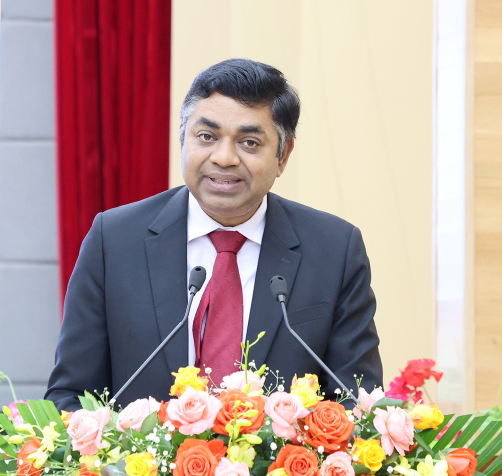 -	Ông Madan Mohan Sethi  - Tổng Lãnh sự Ấn Độ tại TP Hồ Chí Minh phát biểu tại Hội nghị