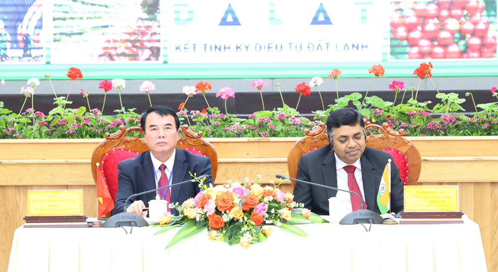 -	Phó Chủ tịch UBND tỉnh Lâm Đồng Phạm S và ông Madan Mohan Sethi  - Tổng Lãnh sự Ấn Độ tại TP Hồ Chí Minh chủ trì hội nghị