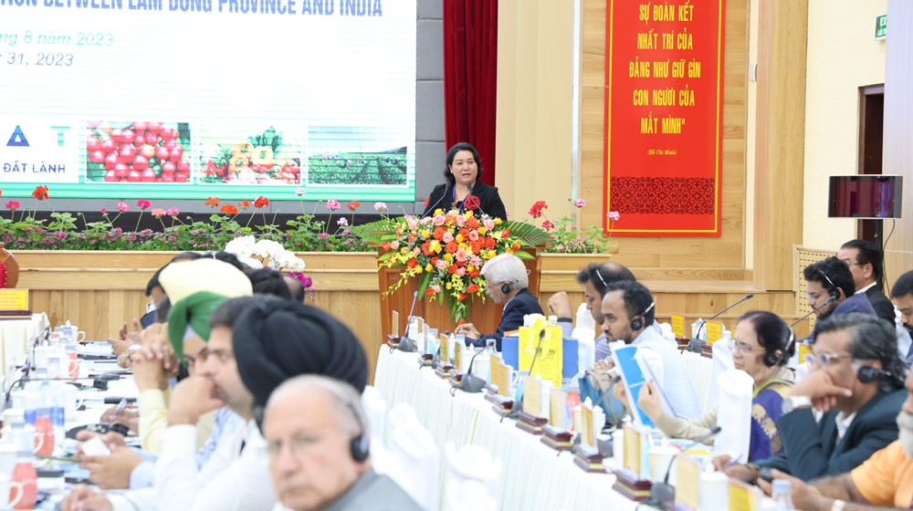 -	Bà Nguyễn Thị Thu Hiền – Phó Chủ tịch Hiệp hội Doanh nghiệp tỉnh Lâm Đồng thông tin về các thế mạnh của Lâm Đồng
