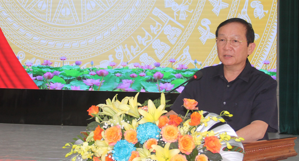 Đồng chí Nguyễn Văn Hoàng – Phó Bí thư Huyện ủy, Chủ tịch UBND huyện Lâm Hà báo cáo tình hình kinh tế - xã hội trên địa bàn 8 tháng đầu năm 2023