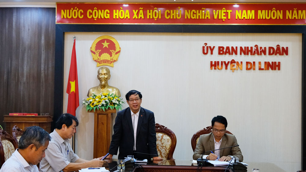 Huyện Di Linh tiến hành công tác phun, diệt muỗi ở các ổ dịch thuộc xã Bảo Thuận