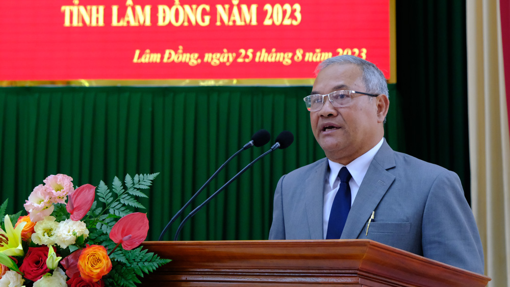 Đại diện Hội thánh Tin lành Việt Nam (miền Nam) trình bày tham luận tại Hội nghị