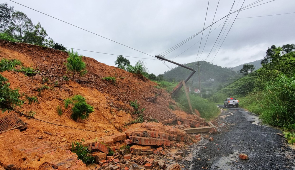 Một điểm sạt lở đất nguy hiểm trên địa bàn xã Đại Lào