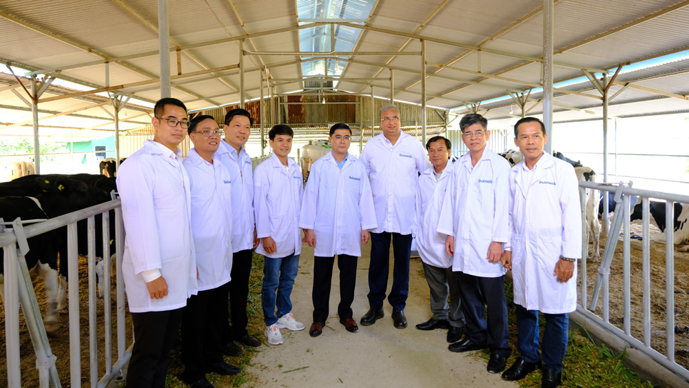Đoàn viên, thanh niên huyện Cát Tiên hăng hái, tiên phong đi đầu trong phong trào phát triển chăn nuôi bò sữa trên địa bàn
