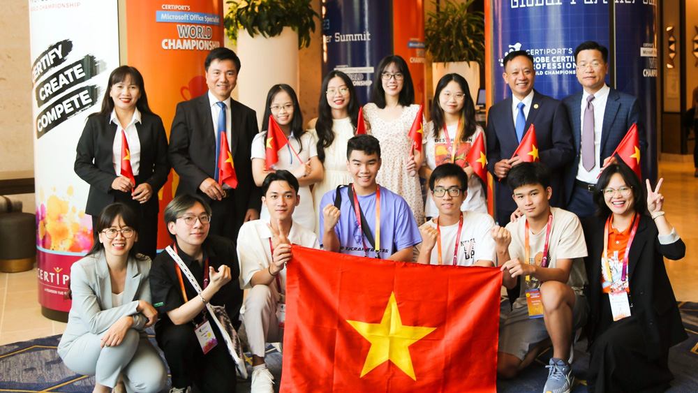 Đoàn đại biểu Việt Nam gặp gỡ động viên 2 đội tuyển MOS và ACP Việt Nam