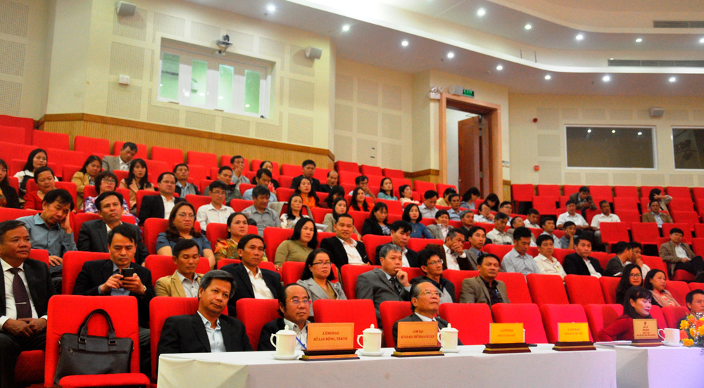 Các đại biểu tham dự hội nghị tổng kết năm học 2022 - 2023