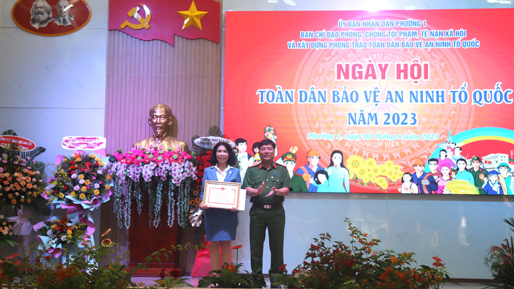 Cá nhân nhận giấy khen của Giám đốc Công an tỉnh Lâm Đồng 