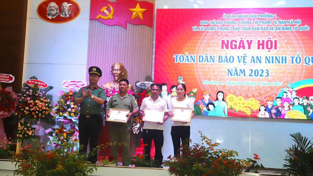 Các tập thể, cá nhân nhận giấy khen của Chủ tịch UBND TP Bảo Lộc
