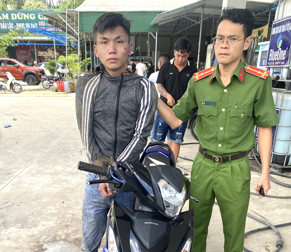 Hồ Lê Hữu Triệu bị bắt giữu cùng tang vật do đối tượng trộm cắp