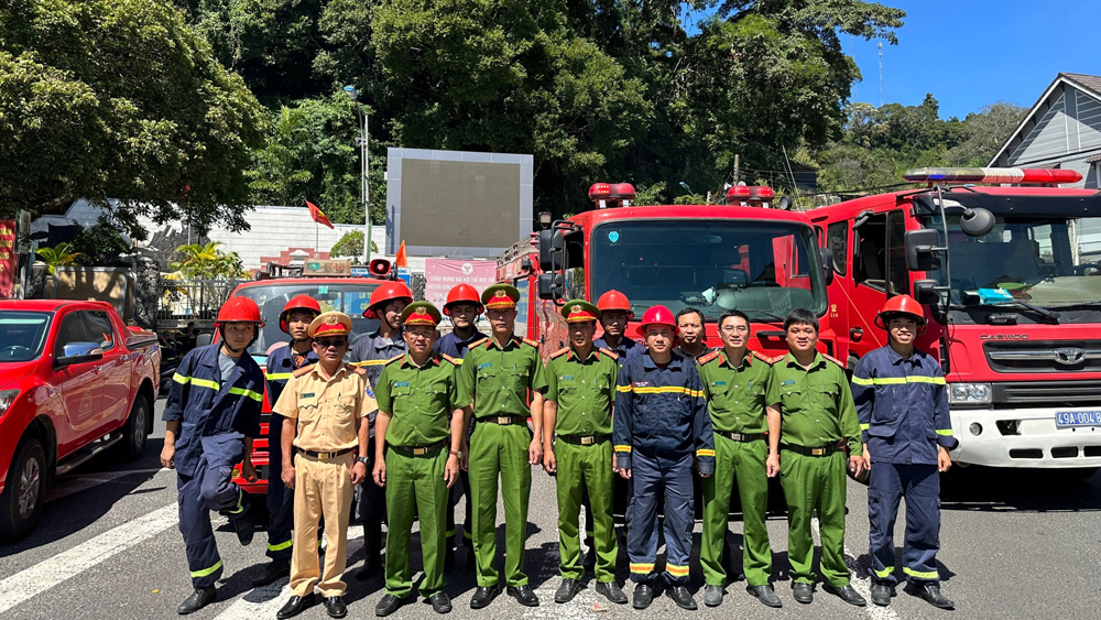 Phát lệnh ra quân diễn tập phương án chữa cháy và cứu nạn, cứu hộ trong khu dân cư năm 2023