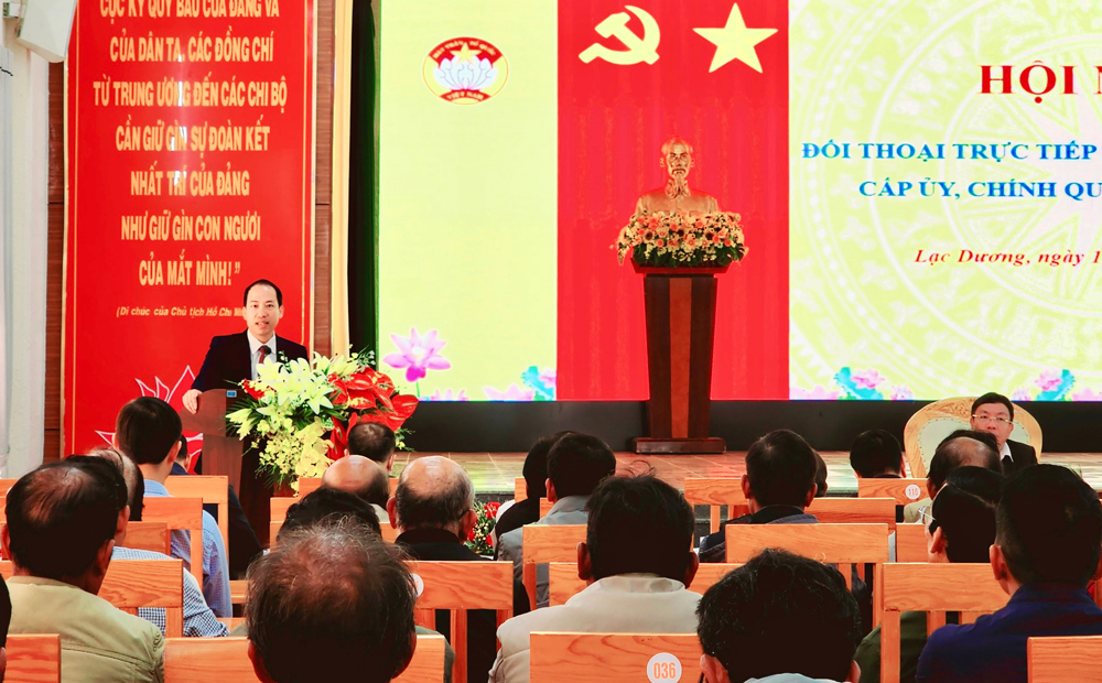 Bí thư Huyện ủy Lạc Dương Sử Thanh Hoài phát biểu kết luận hội nghị