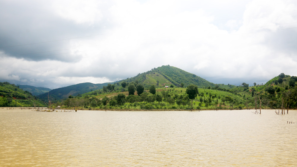 Lòng hồ thủy điện Krông Nô tại huyện Đam Rông