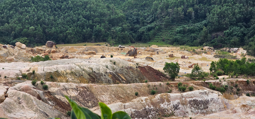 Khu vực khai thác cát lậu mà Báo Lâm Đồng phản ánh đã diễn ra trong một thời gian dài làm biến dạng địa hình