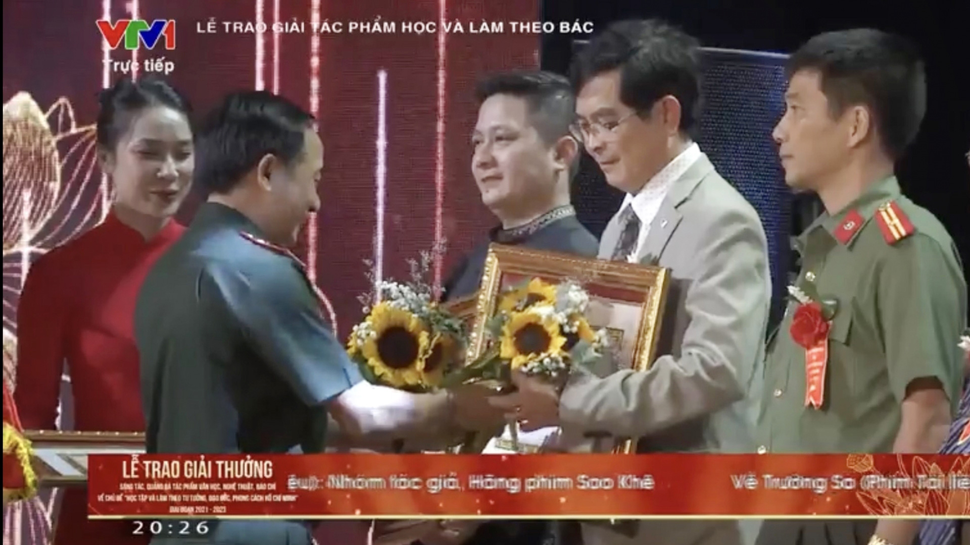 KTS Trần Đức Lộc vinh dự đón nhận giải thưởng sáng tác, quảng bá tác phẩm văn học, nghệ thuật, báo chí