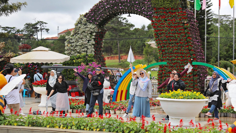 Lượng du khách tới Khu du lịch Vườn hoa Thành phố tới 10 giờ sáng 1/9 chỉ đạt 400 lượt khách