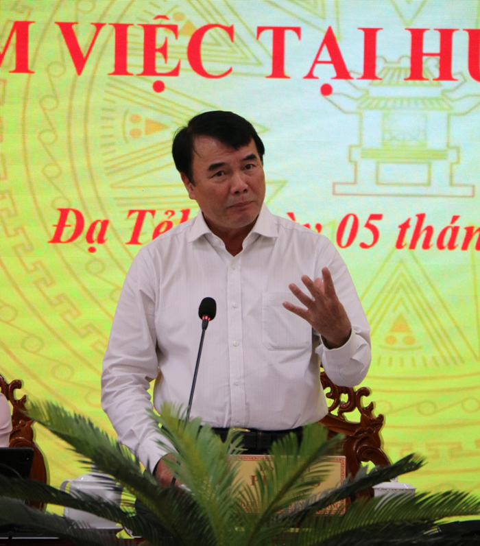 Đồng chí Phạm S - Phó Chủ tịch UBND tỉnh phát biểu kết luận hội nghị