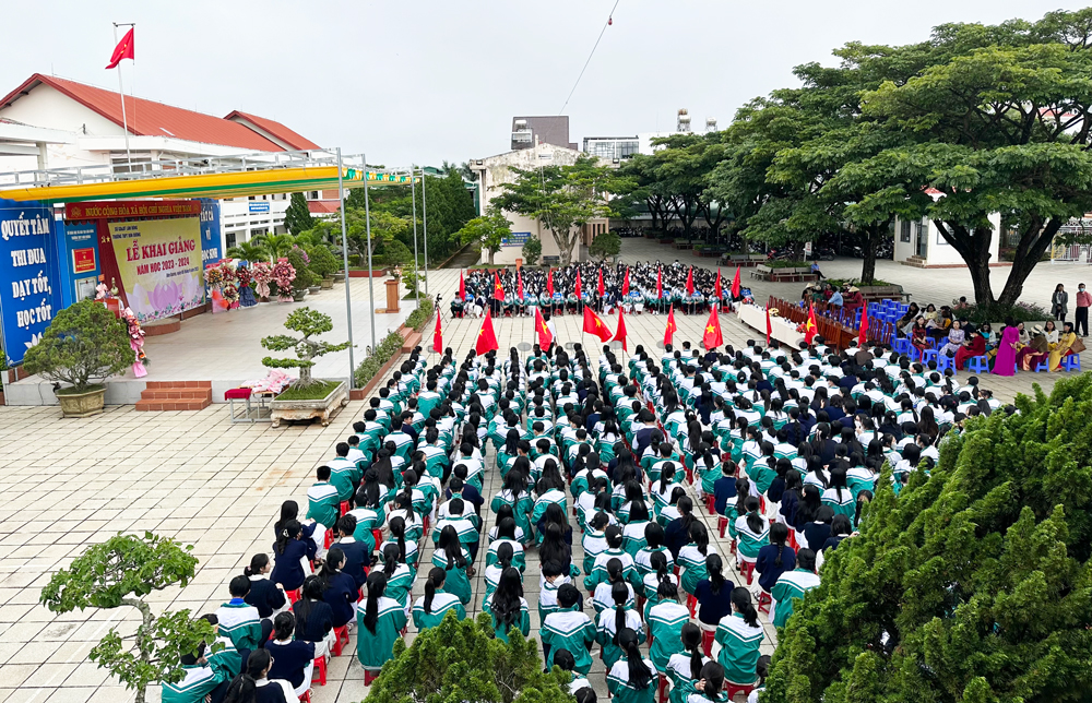 855 học sinh Trường THPT Đơn Dương bước vào năm học mới