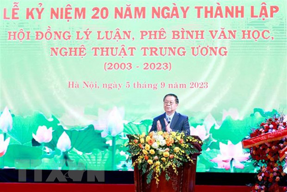 Ông Nguyễn Trọng Nghĩa, Bí thư Trung ương Đảng, Trưởng Ban Tuyên giáo Trung ương, phát biểu chúc mừng