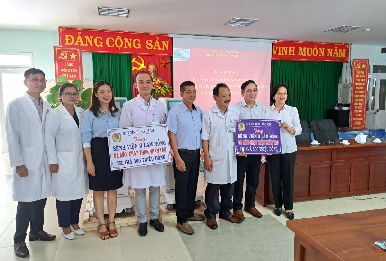 Bệnh viện II Lâm Đồng được trao tặng 3 máy chạy thận nhân tạo trị giá hơn 900 triệu đồng