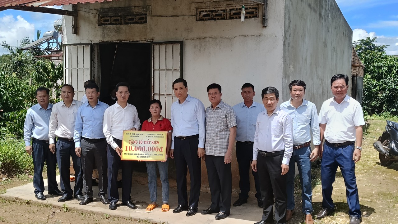 Đoàn cán bộ chủ chốt Quận Hoàn Kiếm, Hà Nội thăm, làm việc tại huyện Lâm Hà