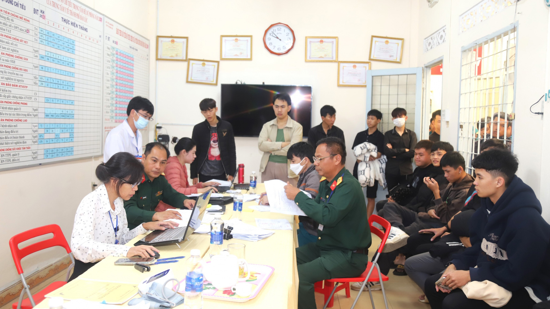 Bảo Lộc: Hơn 420 thanh niên tham gia khám tuyển nghĩa vụ quân sự, công an