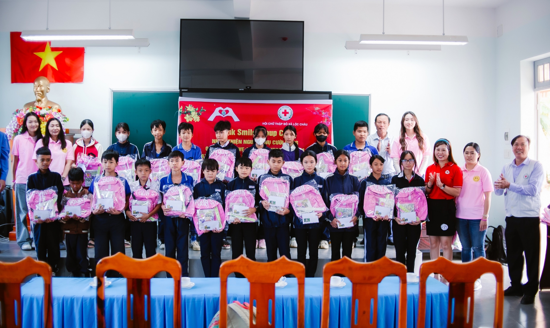 Chương trình Tết Nhân ái mang hàng trăm phần quà đến với học sinh khó khăn TP Bảo Lộc