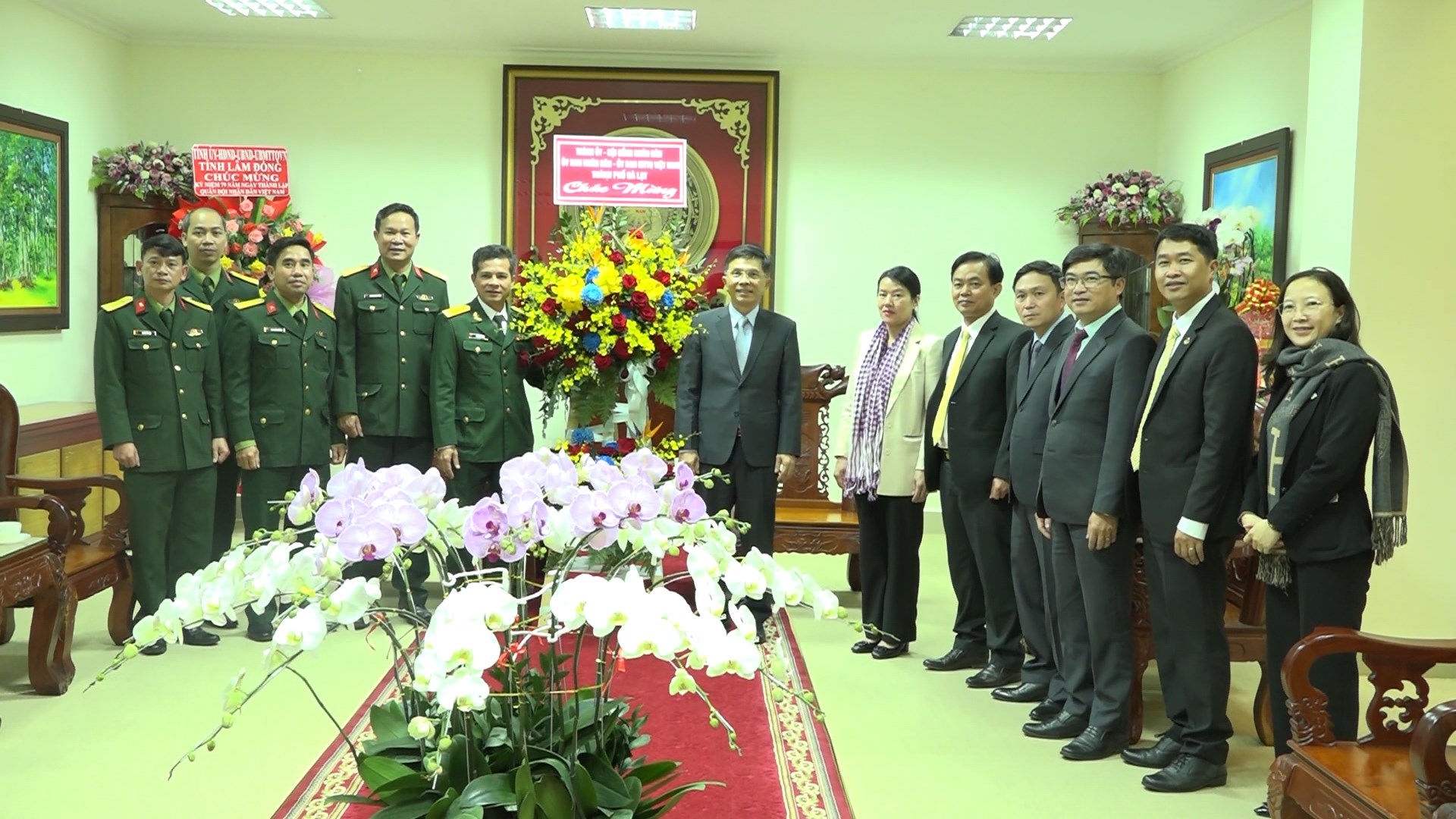 Lãnh đạo TP Đà Lạt thăm, chúc mừng các đơn vị quân đội