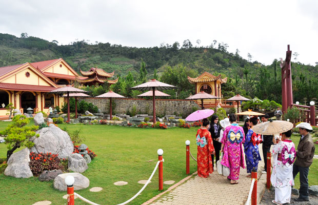 Quang cảnh vườn Trà đạo ở Trúc Lâm Viên.