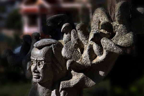 Tượng chân dung Trịnh Công Sơn trong vườn tượng.