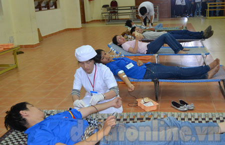 650 đoàn viên thanh niên Trường ĐH Yersin tham gia hiến máu