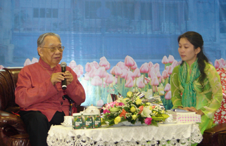 Giáo sư Trần Văn khê nói chuyện về “Văn hóa ứng xử học đường” và “Phụ nữ với văn hóa ứng xử trong gia đình”