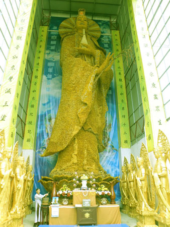 Tượng Phật Quán Thế Âm bằng hoa đạt kỷ lục Châu Á