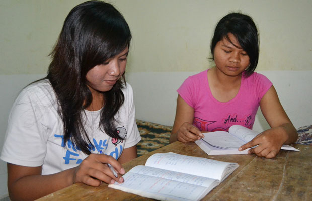 Ka Nhuyết và Ka Ven yên tâm ôn bài chờ ngày đi thi tại phòng trọ 66C Nguyễn Công Trứ