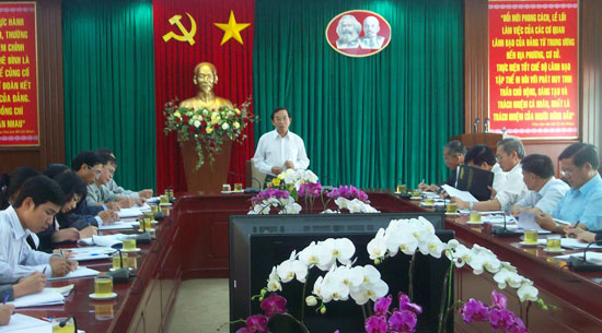 Đồng chí Vũ Công Tiến - Phó Bí thư Tỉnh uỷ, Trưởng đoàn Đại biểu Quốc hội khoá 13 đơn vị tỉnh Lâm Đồng đã chủ trì hội nghị giao ban giữa Thường trực Tỉnh ủy với Mặt trận Tổ quốc và các đoàn thể của tỉnh