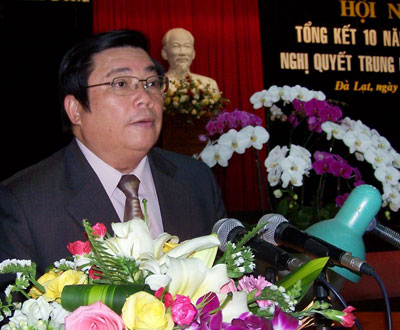 Đồng chí Huỳnh Đức Hòa - Bí thư Tỉnh uỷ, Chủ tịch HĐND tỉnh phát biểu tại hội nghị