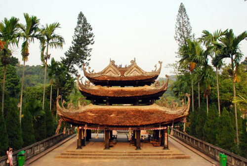 Tháp chuông chùa Hương