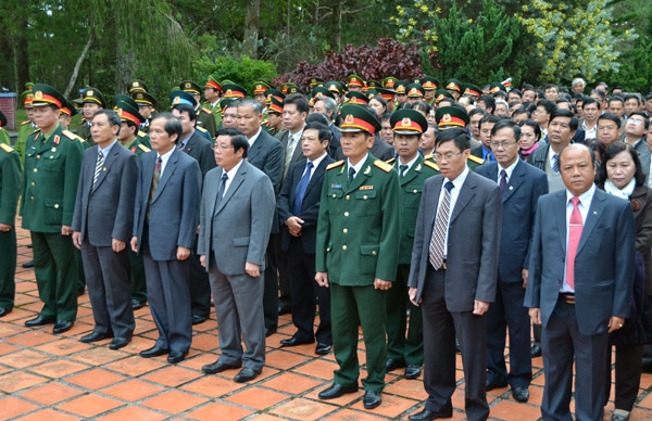 Lãnh đạo tỉnh viếng Nghĩa trang liệt sĩ nhân kỷ niệm 68 năm Cách mạng Tháng 8 và Quốc khánh 2.9
