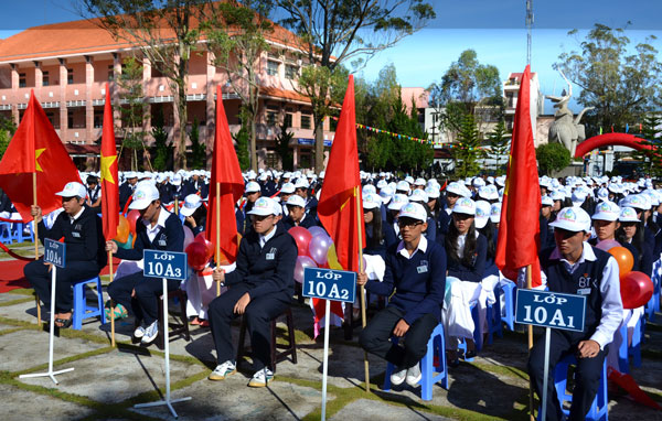 Học sinh Trường Bùi Thị Xuân trong không khi tưng bừng trong ngày khai giảng