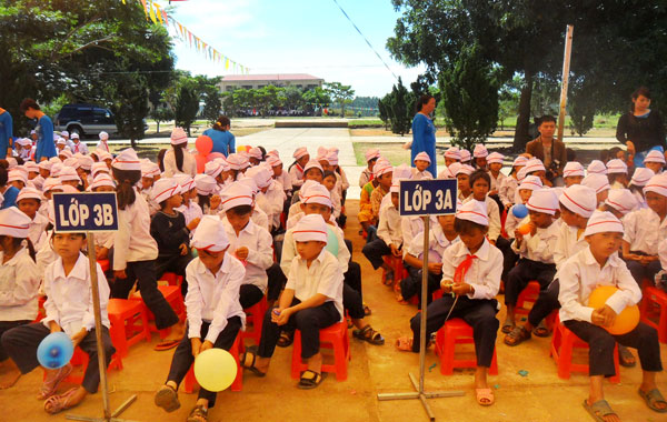 Học sinh Trường Tiểu học Tà Hine tại Lễ khai giảng năm học mới