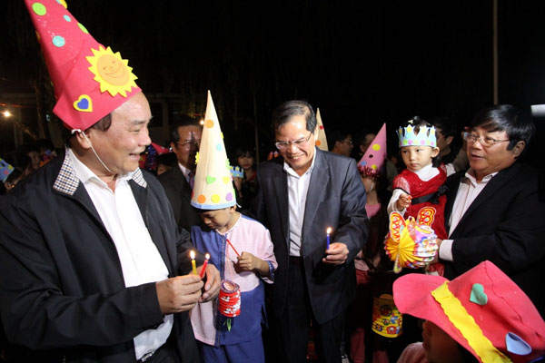 Phó Thủ tướng Nguyễn Xuân Phúc thăm, tặng quà Trung thu Làng trẻ SOS Đà Lạt